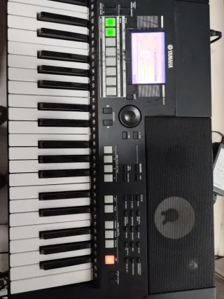 Teclado Yamaha PSR S550