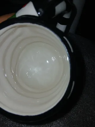 Taza cerámica diseño serpiente blanco y negro