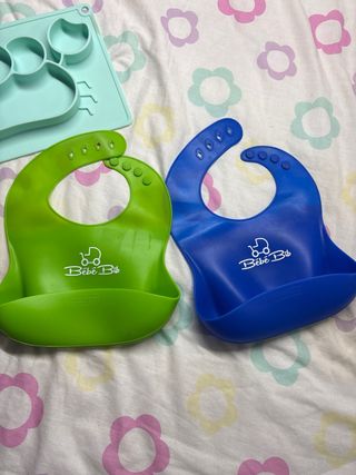 Set 2 Baberos y Plato Silicona Bebé