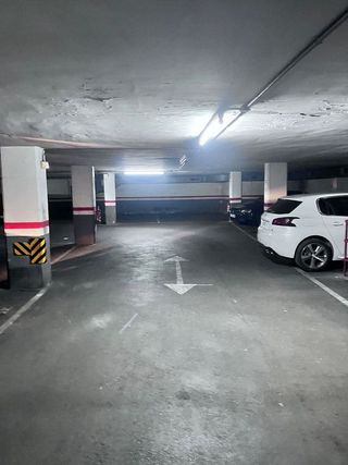 Garaje en venta en Centre en Badalona