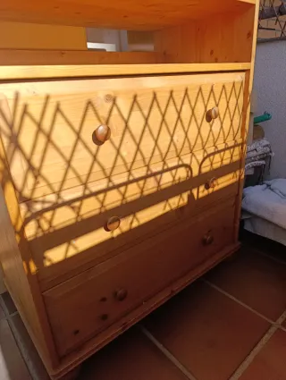 Cómoda de madera IKEA