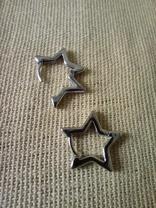 Pendientes de estrella plateados
