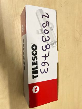 Cerrador de puerta negro