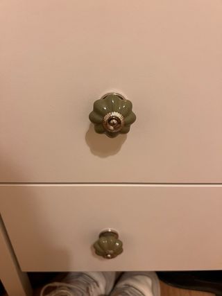 Cómoda Ikea Hemnes blanca con pomos Zara Home