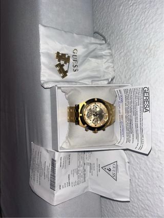 Reloj Guess Dorado
