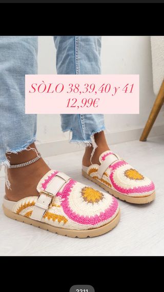 Zuecos crochet beige y rosa