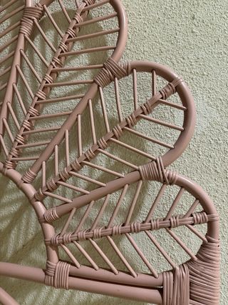 Cabecero de ratán rosa