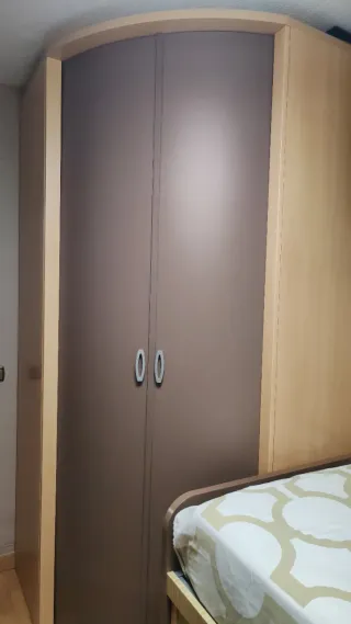 Dormitorio juvenil,cajonera, cama nido, armario.