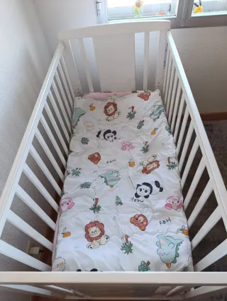 Cuna de bebé blanca