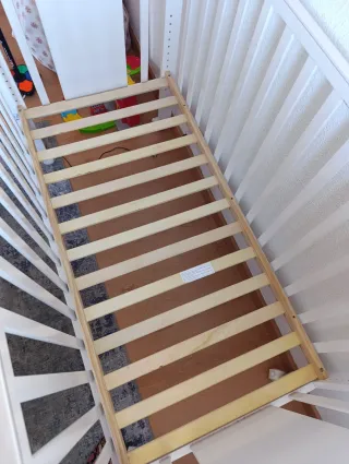 Cuna de bebé blanca