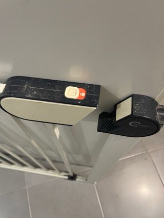 Puerta-baranda separadora blanca