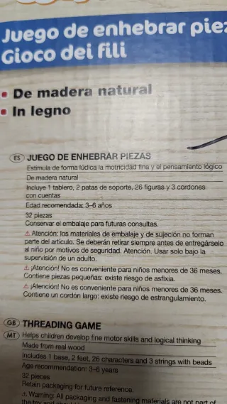 Juego de enhebrar madera casa y árbol