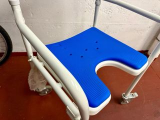 Silla de ducha con ruedas movilidad reducida Nueva