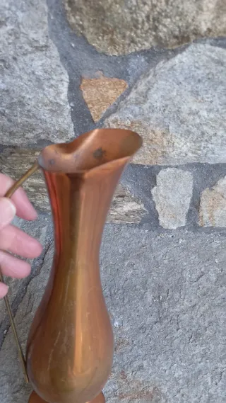 Jarra de metal decorativa