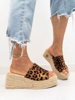 Sandalias cuña leopardo