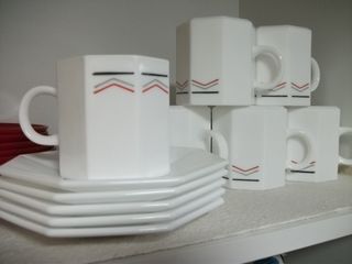 Platos, bandeja. tazas, copas, cubiertos y otros..