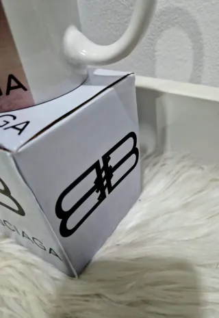 Caneca Balenciaga BB Bege e Branca