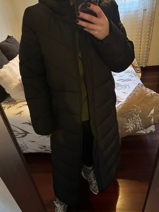 Abrigo plumífero largo negro
