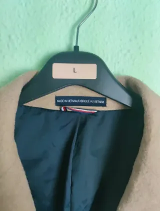 Abrigo Tommy Hilfiger Beige Talla XL Es nuevo ,