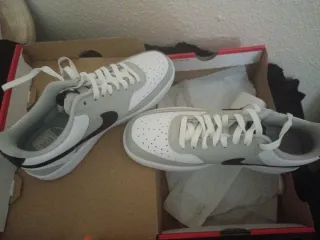 Zapatillas Nike Rojas y Blancas