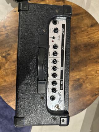 Amplificador Hughes & Kettner Edition