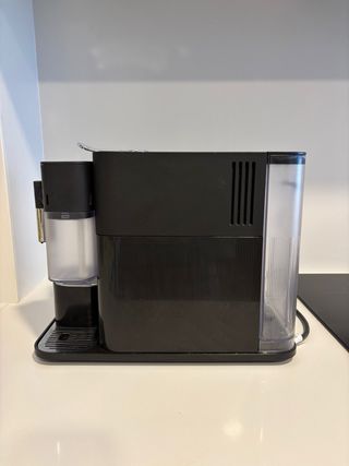 Cafetera Nespresso Lattissima One Negra