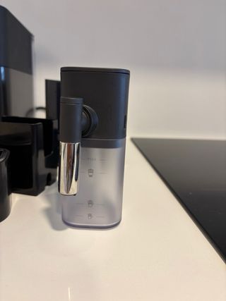 Cafetera Nespresso Lattissima One Negra