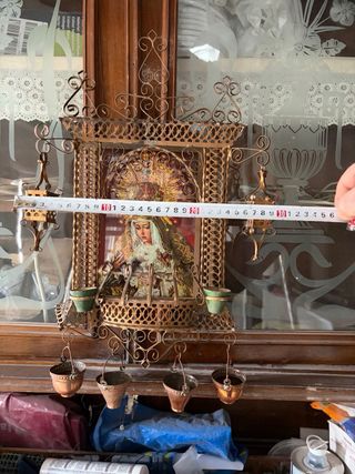 Retablo antiguo con colgantes 50x35x10 cm