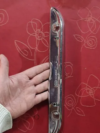 Embellecedor luces traseras Mercedes clásico