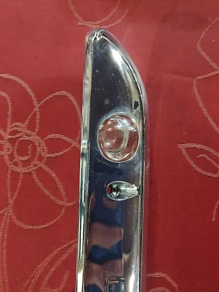 Embellecedor luces traseras Mercedes clásico