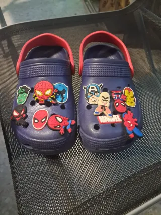 Chanclas Crocs Marvel Talla 29