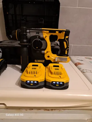 Martello DeWalt XR con batterie Power Stack