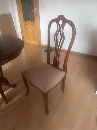 Mesa comedor y 4 sillas madera, abierta mide 240 c