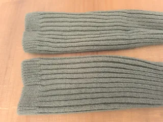 Guantes largos sin dedos grises