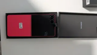 Samsung Galaxy Z Flip 7 Rosso