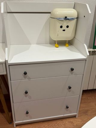 Aparador blanco y madera