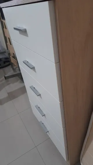 Vendo 2 Cajoneras blancas, 5 cajones. Cada una 50€