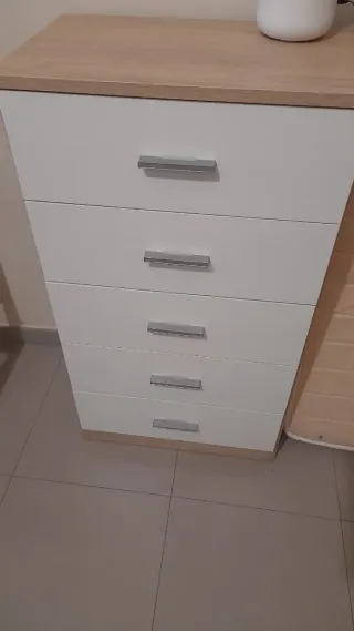 Vendo 2 Cajoneras blancas, 5 cajones. Cada una 50€