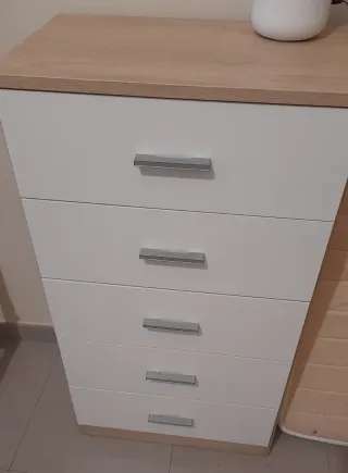 Vendo 2 Cajoneras blancas, 5 cajones. Cada una 50€