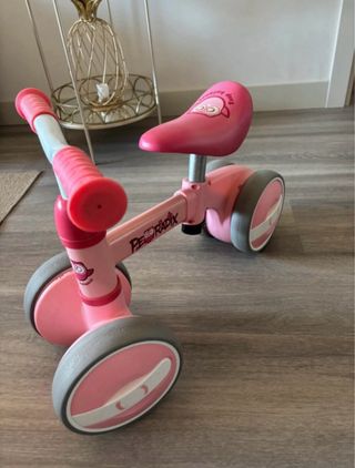 Bicicleta de equilibrio rosa para bebé