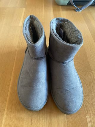 Botas de pelo grises