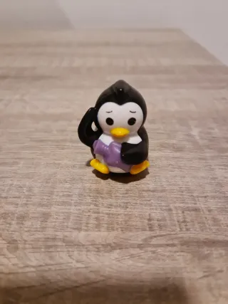 Pingüino de juguete morado