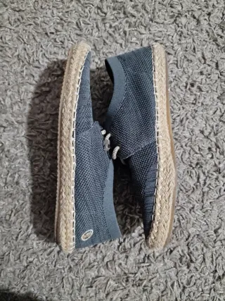 Zapatillas de lona azul y beige