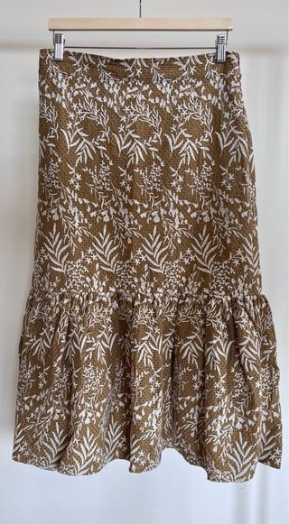 Falda Zara Midi Bordado floral y Volante Bajo