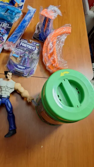 Lote Juguetes Varios: Nerf, Fortnite, Wolverine