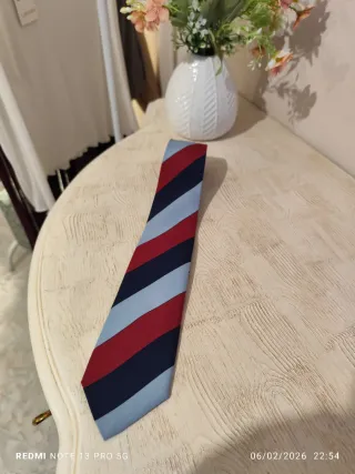 Cravatta Yves Saint Laurent regimental in seta