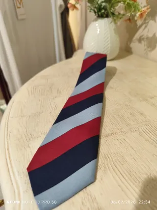 Cravatta Yves Saint Laurent regimental in seta