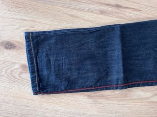 Pantalón CH Hombre Pespuntes Rojos Talla 33