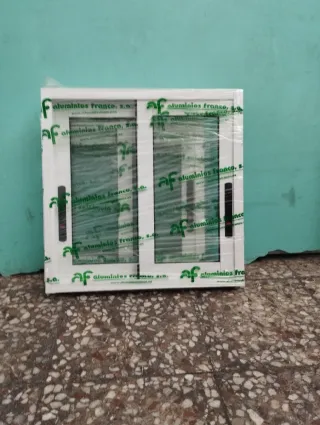 Ventana aluminio 65x65