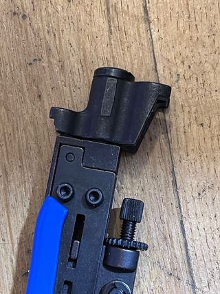 Alicate de Compressão para Conectores Coaxiais RG6